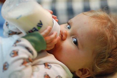 baby squirms and cries while bottle feeding|baby squirms and crying.